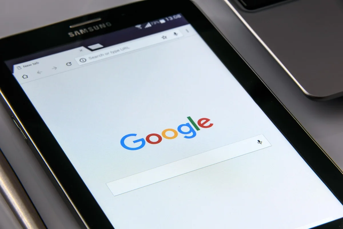 Comment l'impact des réseaux sociaux booste votre SEO en 2026